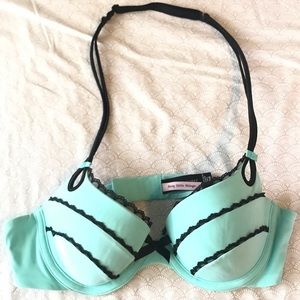 Victoria’s secret 34B sexy little things bra
